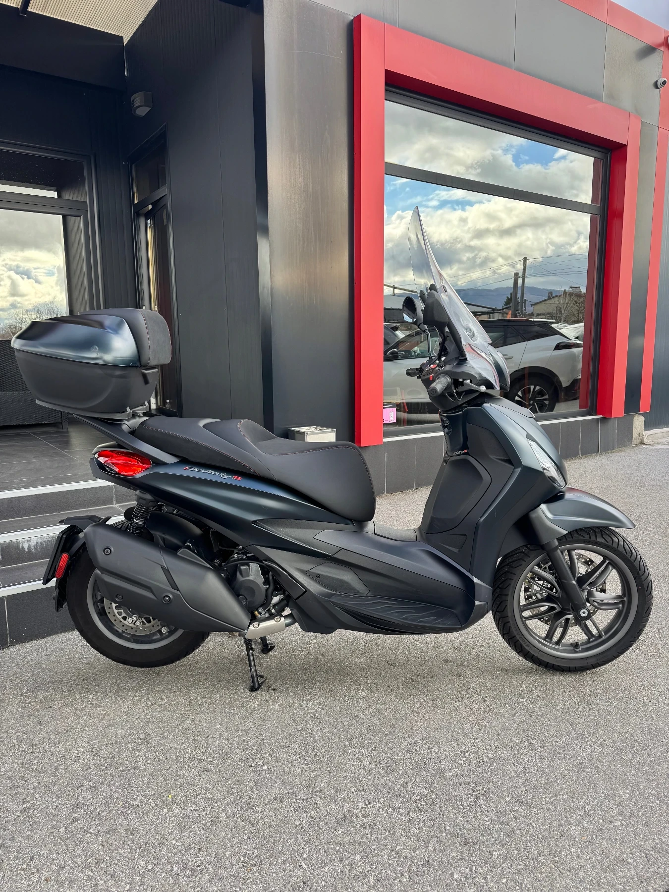 Piaggio Beverly 400S-ABS-ASR-8400км.-КАТО НОВ, снимка 2 - Мотоциклети и мототехника - 54082995