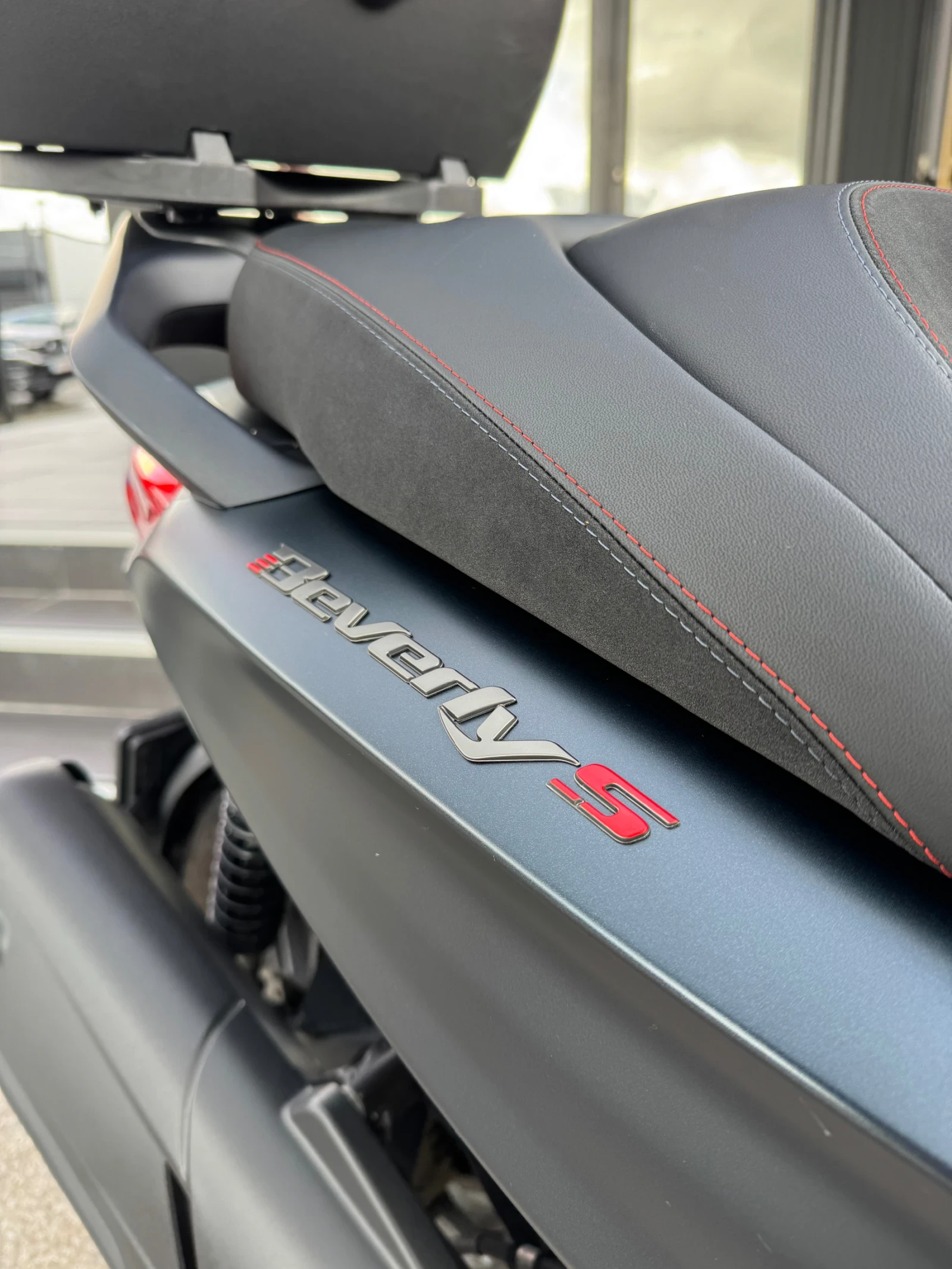 Piaggio Beverly 400S-ABS-ASR-8400км.-КАТО НОВ, снимка 5 - Мотоциклети и мототехника - 54082995