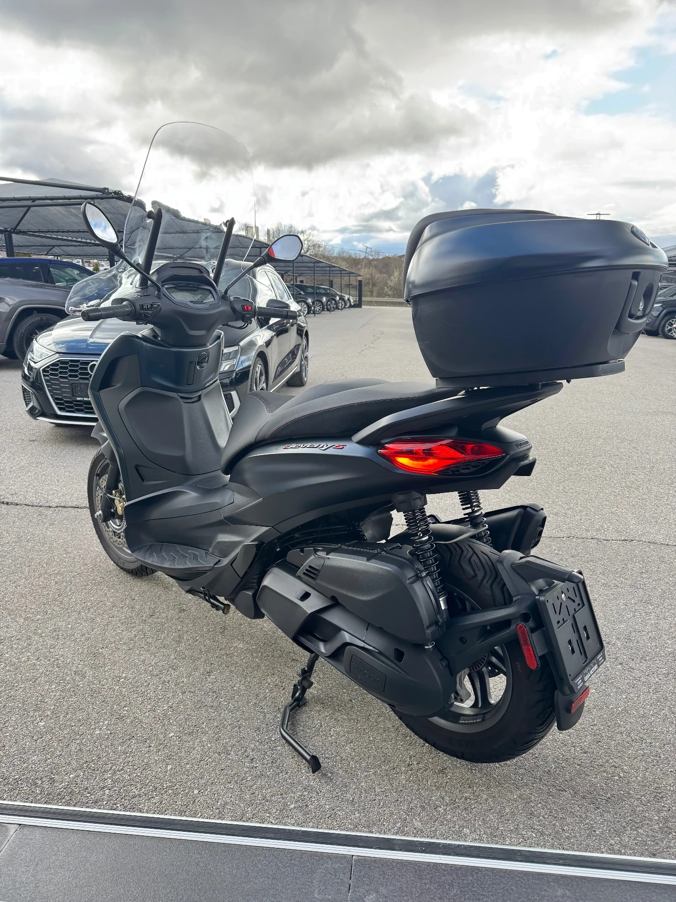 Piaggio Beverly 400S-ABS-ASR-8400км.-КАТО НОВ, снимка 4 - Мотоциклети и мототехника - 54082995