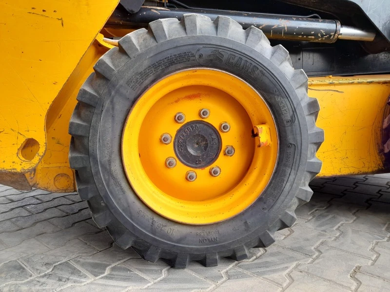 Мини челни товарачи JCB 135 2800кг, снимка 12 - Индустриална техника - 44402527