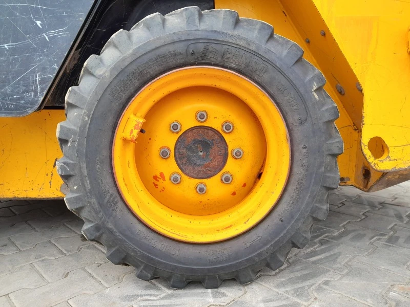 Мини челни товарачи JCB 135 2800кг, снимка 11 - Индустриална техника - 44402527