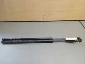 Амортисьори заден капак Хюндай и40 1.7црди