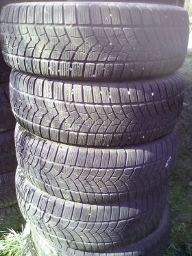 Гуми Зимни 235/65R17, снимка 1 - Гуми и джанти - 44078759