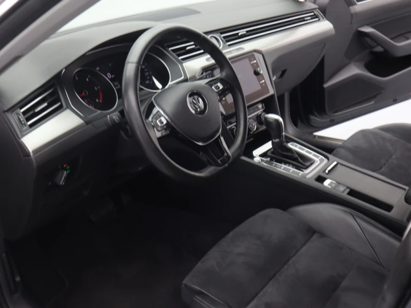 VW Arteon 2.0 TDI, снимка 10 - Автомобили и джипове - 47304852