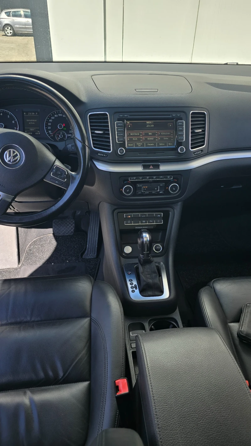 VW Sharan 2.0 TSI Ел Теглич, Всички екстри, снимка 11 - Автомобили и джипове - 51774749