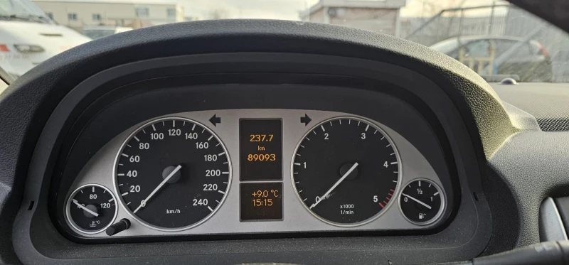 Mercedes-Benz B 200 2.0CDI , снимка 11 - Автомобили и джипове - 52836187