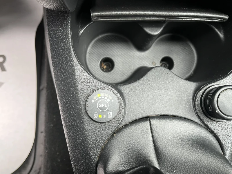 Dacia Logan MCV TCE 90HP + ГАЗ, снимка 14 - Автомобили и джипове - 53175535