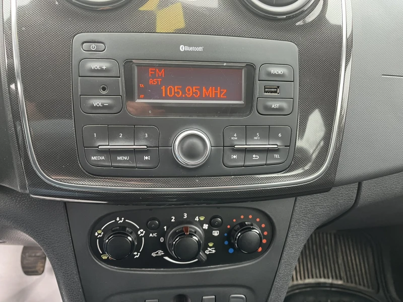 Dacia Logan MCV TCE 90HP + ГАЗ, снимка 13 - Автомобили и джипове - 53175535