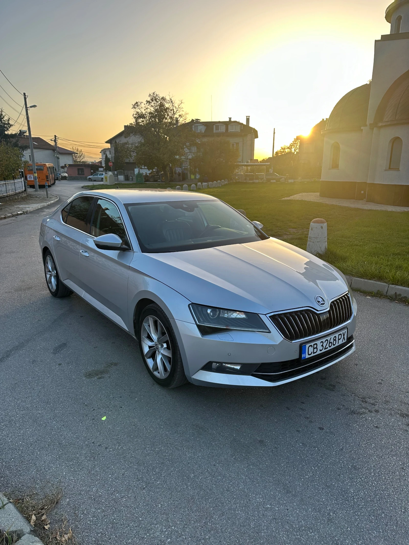 Skoda Superb  Top ! 2.0TDI 190кс - изображение 2