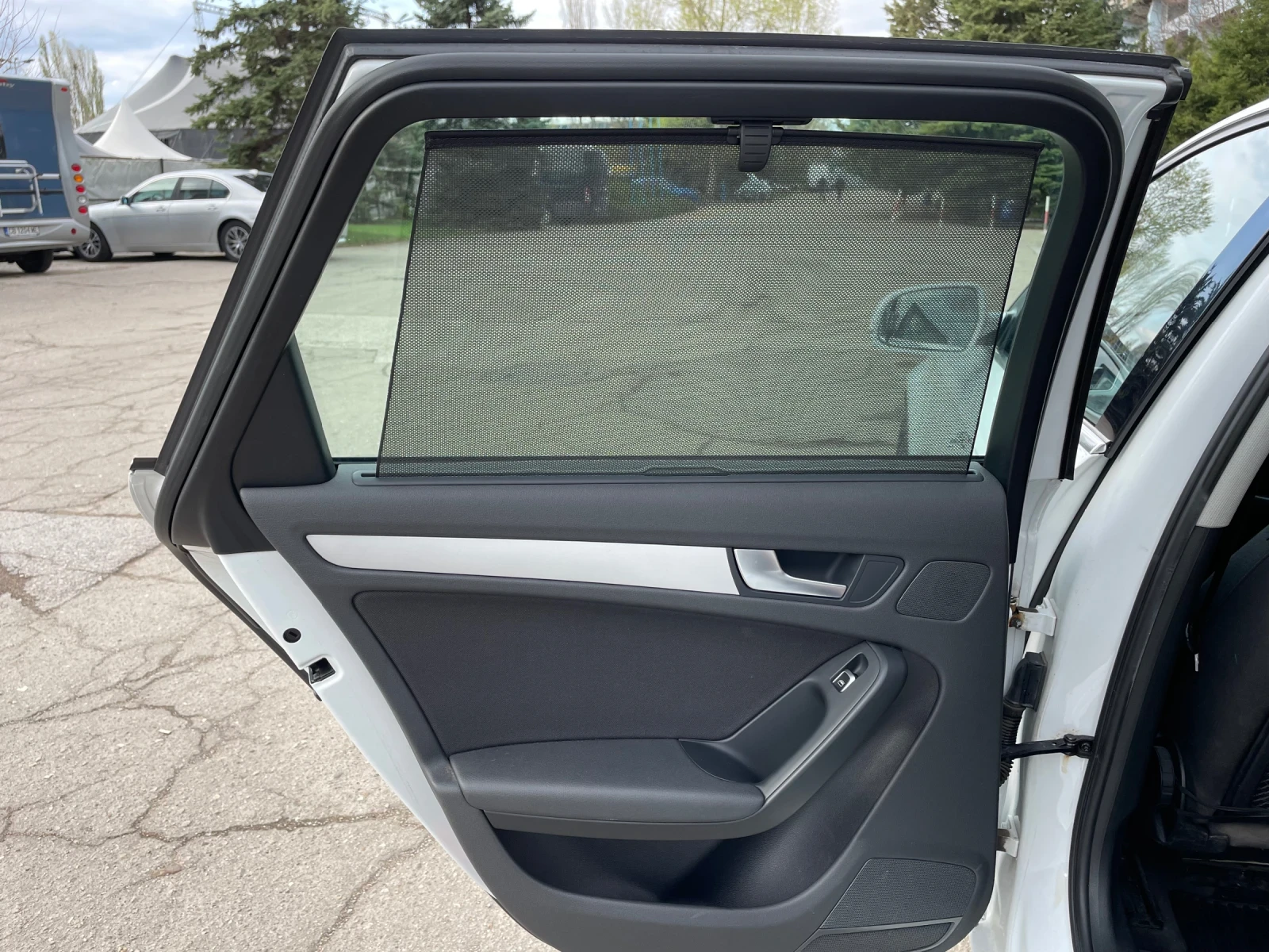 Audi A4 Avant 2.0 TDI, снимка 11 - Автомобили и джипове - 54321389