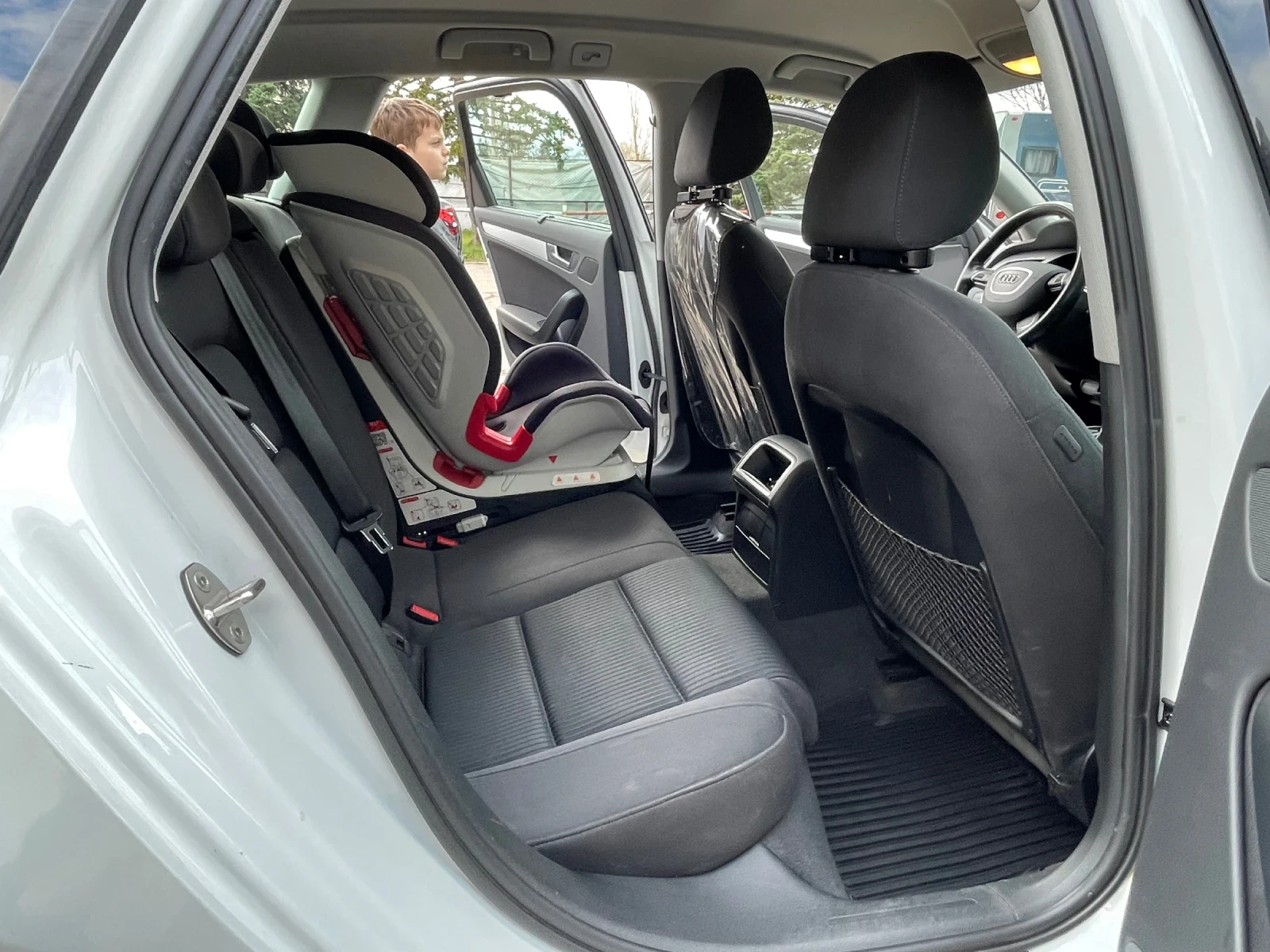 Audi A4 Avant 2.0 TDI, снимка 9 - Автомобили и джипове - 54321389