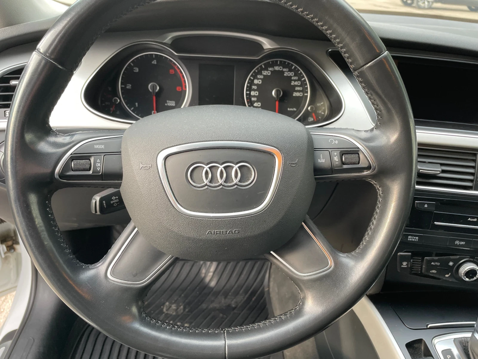 Audi A4 Avant 2.0 TDI, снимка 9 - Автомобили и джипове - 54321389