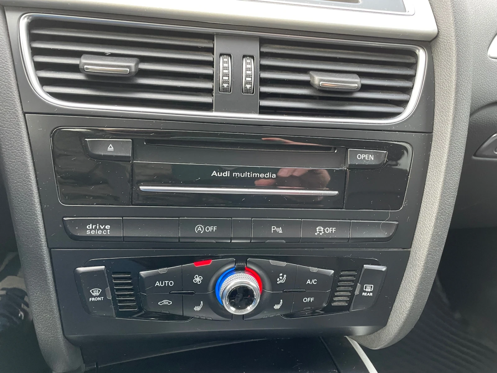 Audi A4 Avant 2.0 TDI, снимка 15 - Автомобили и джипове - 54321389