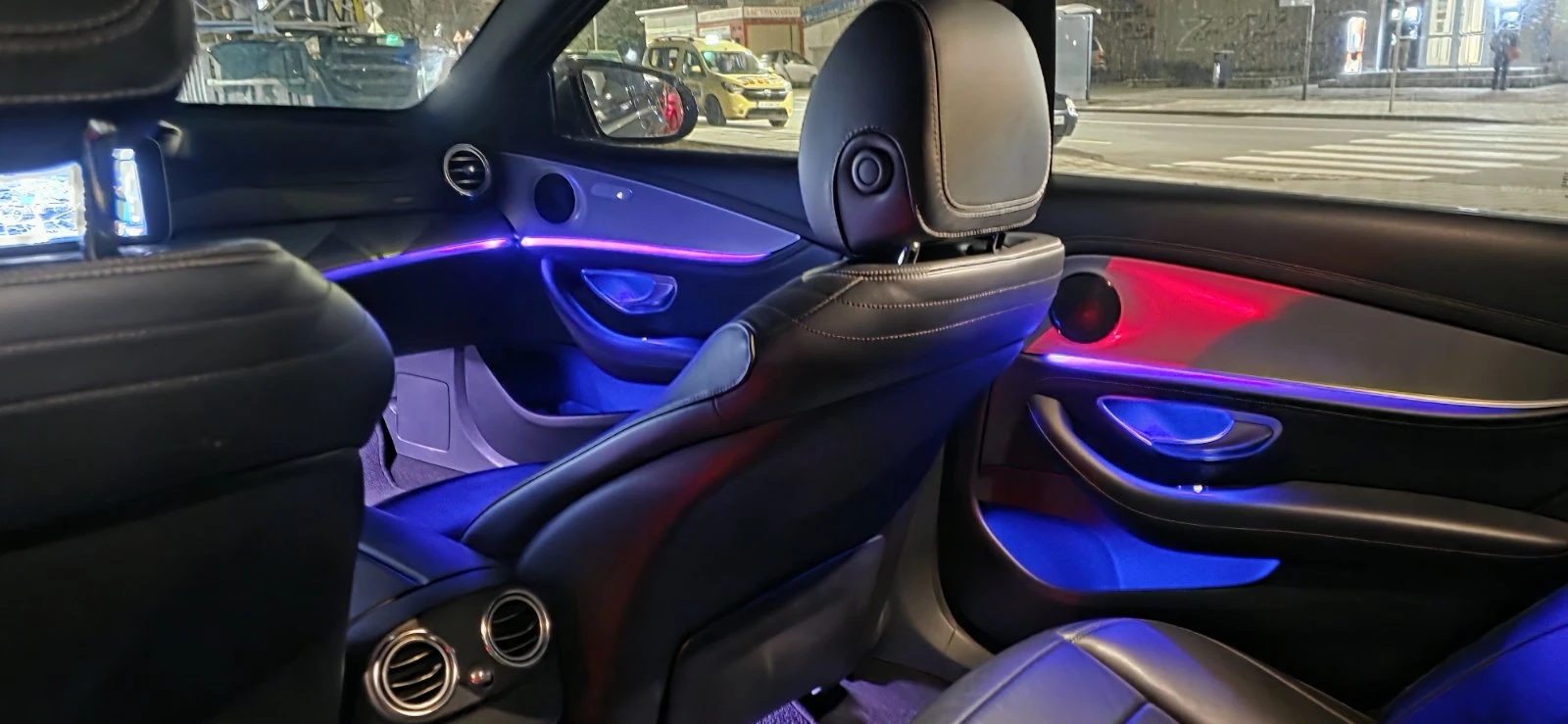 Mercedes-Benz E 220  AMG, снимка 16 - Автомобили и джипове - 54481126