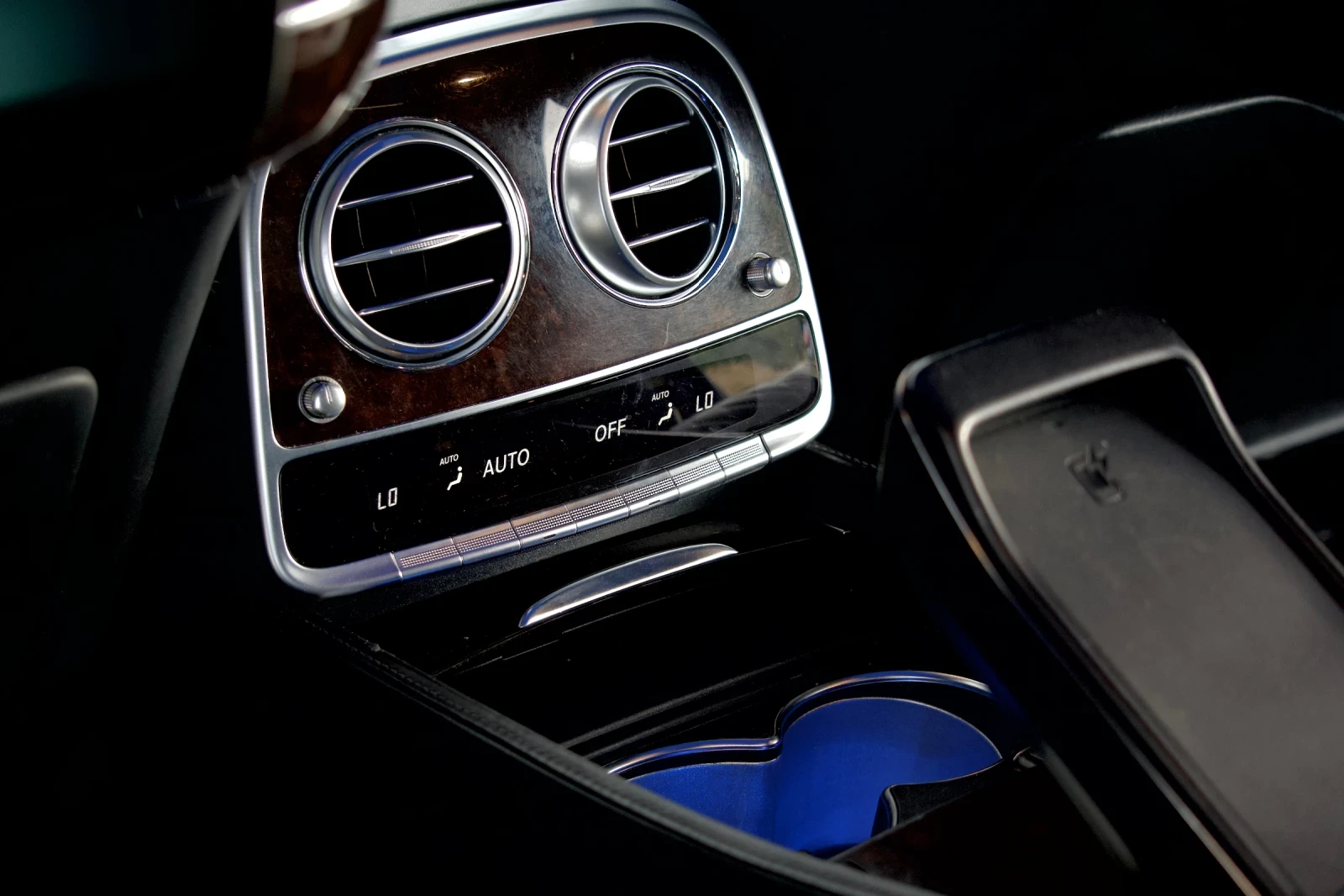 Mercedes-Benz S 560 FULL/ 3TV/ ПАСАЖЕР ПАКЕТ, снимка 17 - Автомобили и джипове - 54929731