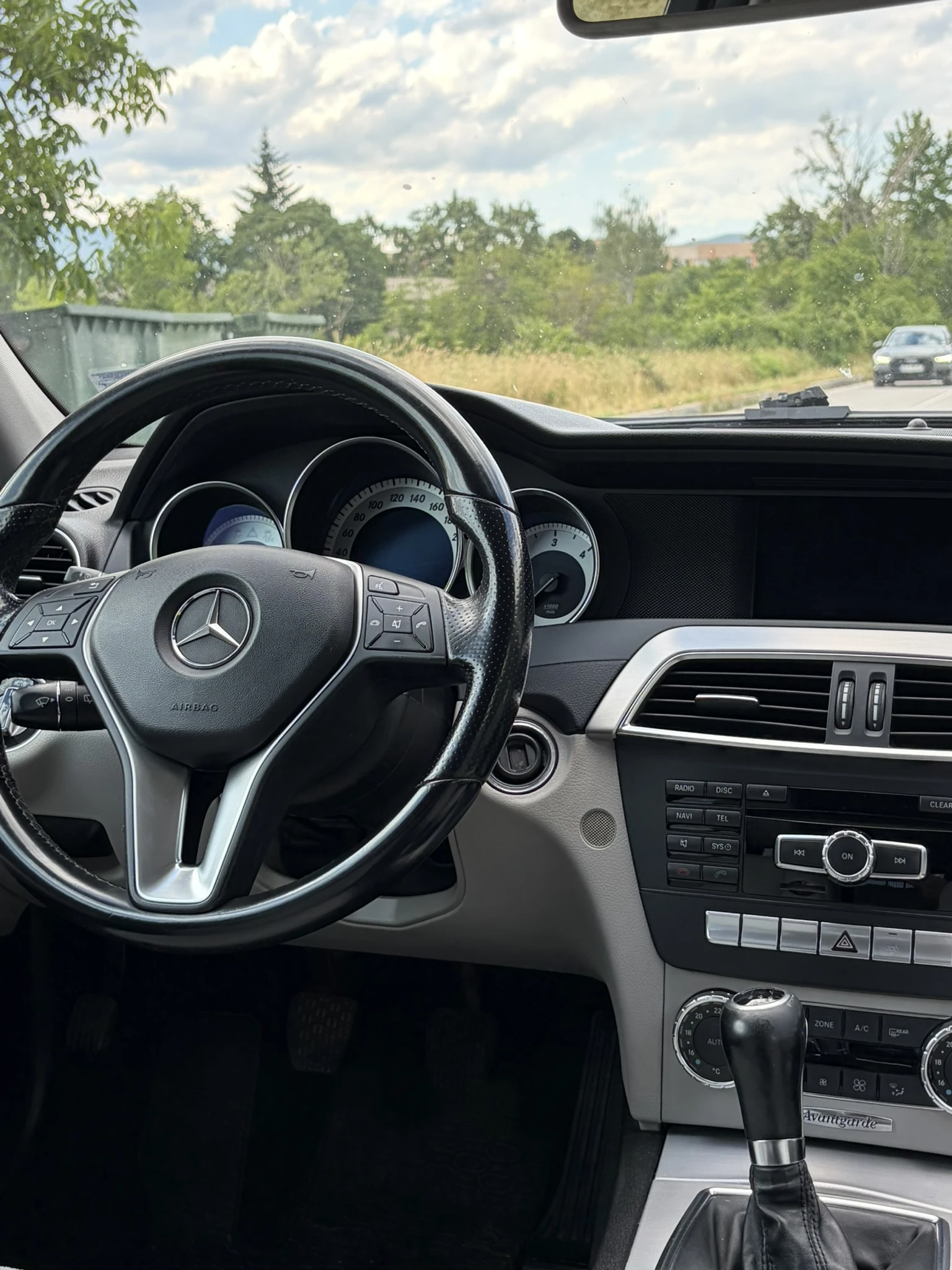 Mercedes-Benz C 220 AMG Line BlueEFFICIENCY, снимка 6 - Автомобили и джипове - 54936433