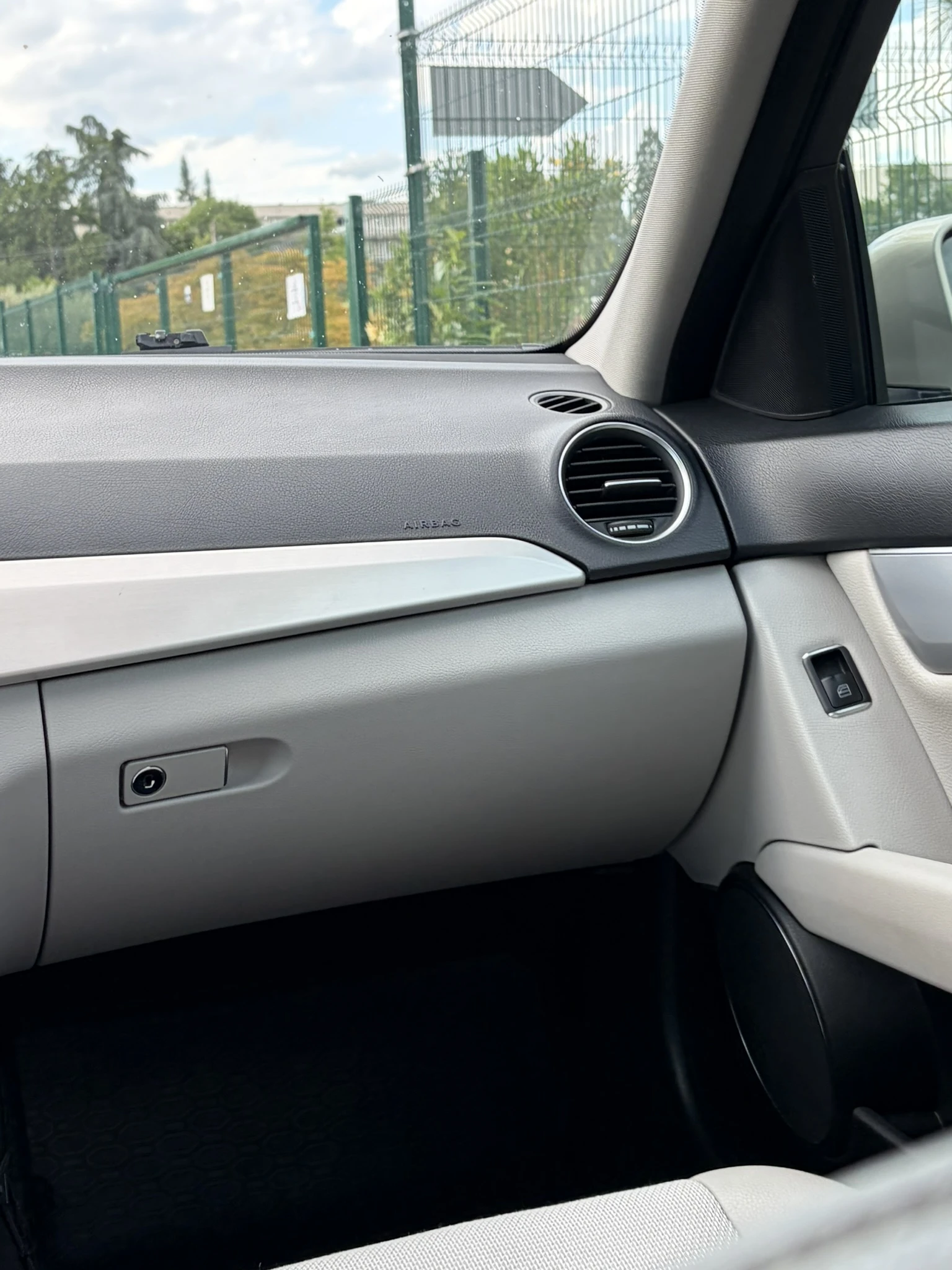 Mercedes-Benz C 220 AMG Line BlueEFFICIENCY, снимка 8 - Автомобили и джипове - 54936433