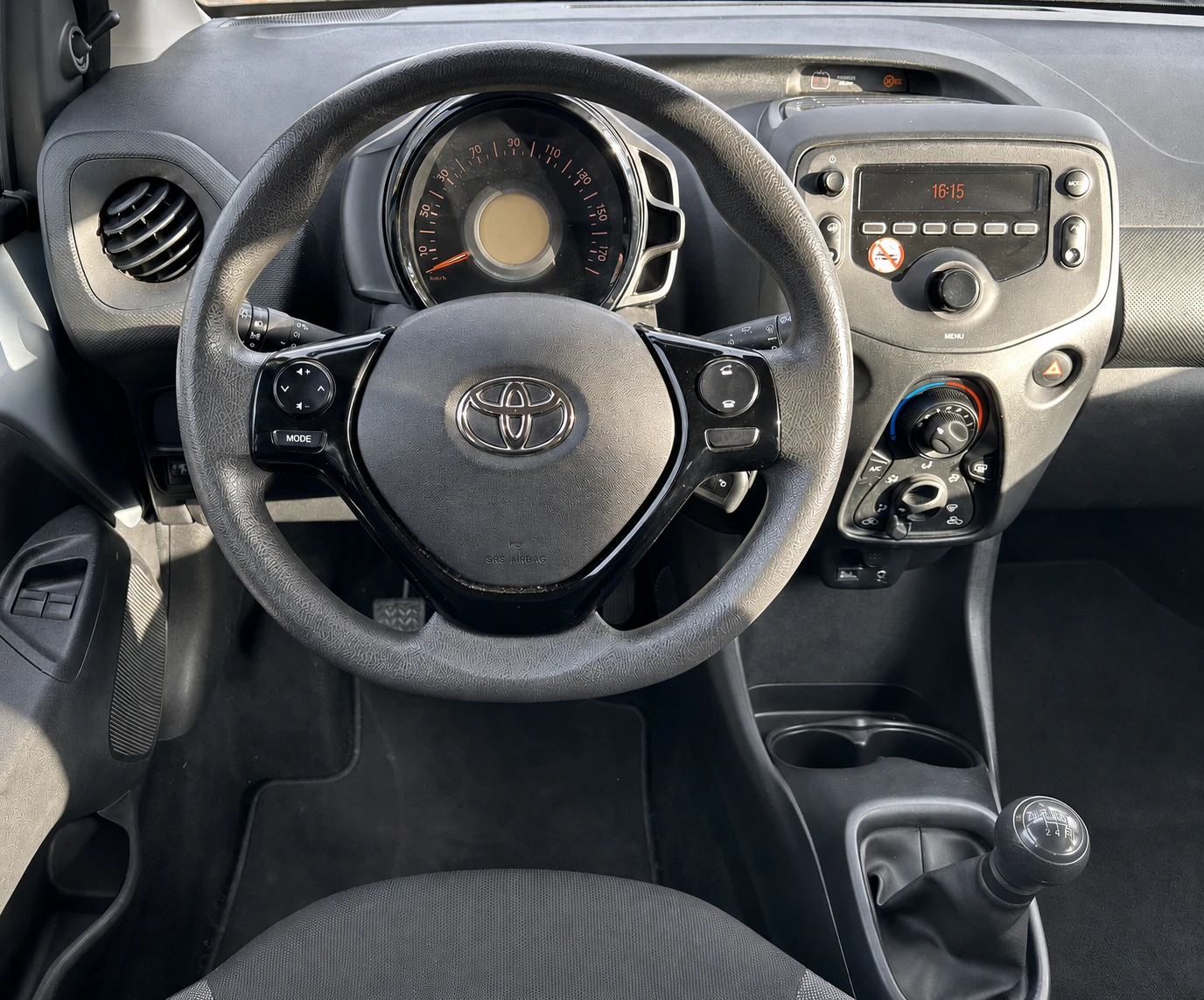 Toyota Aygo X-start 1.0, снимка 10 - Автомобили и джипове - 54958707