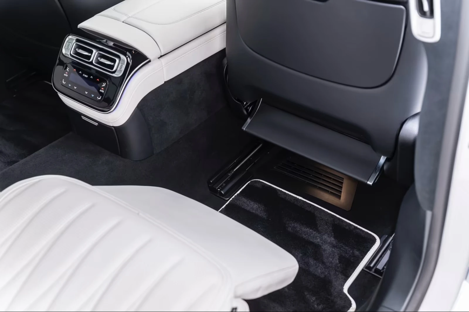 Mercedes-Benz S 63 AMG, снимка 9 - Автомобили и джипове - 55031368