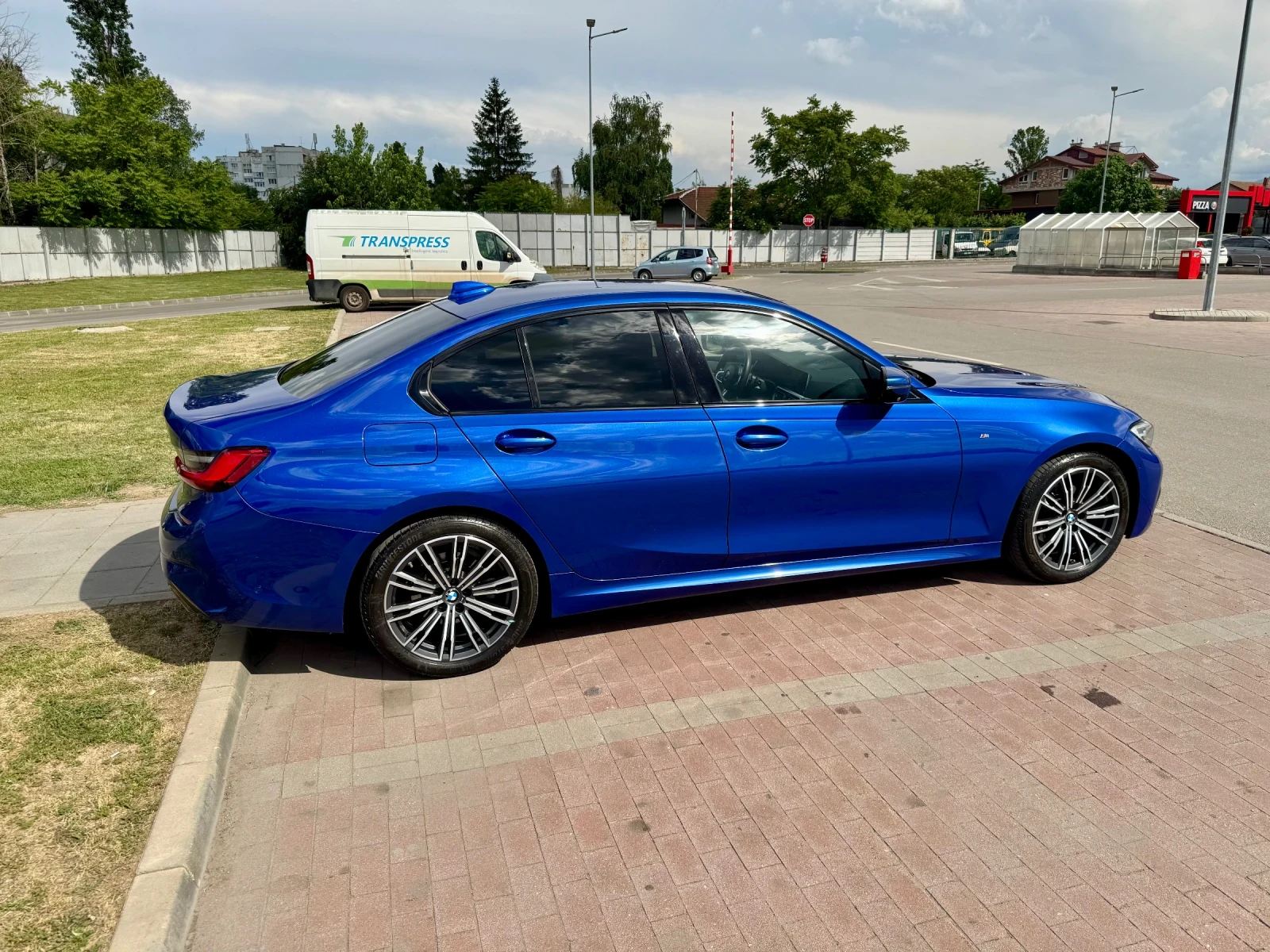 BMW 320 320d xDrive, снимка 3 - Автомобили и джипове - 55050077