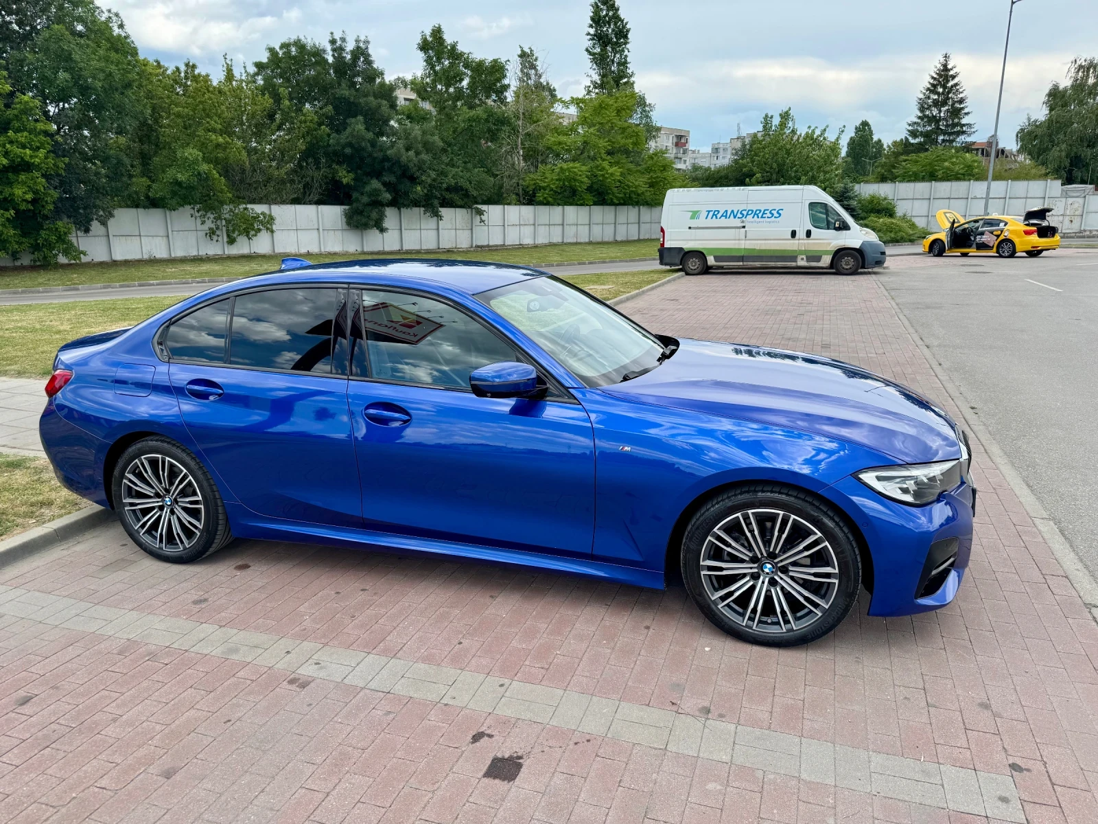 BMW 320 320d xDrive, снимка 10 - Автомобили и джипове - 55050077
