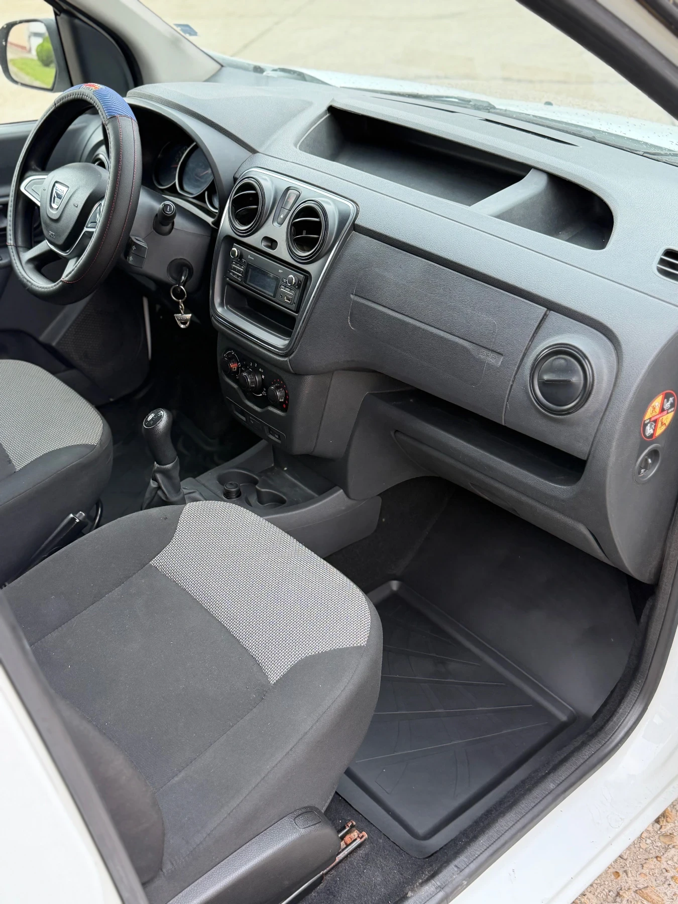 Dacia Dokker, снимка 11 - Автомобили и джипове - 55389424