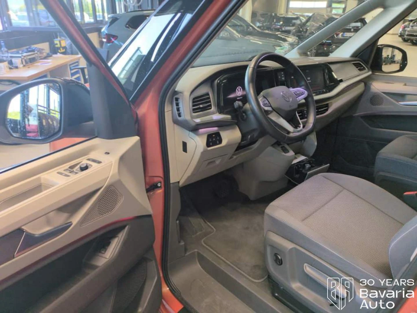 VW Multivan Edition long DSG Easy Open Basic, снимка 7 - Автомобили и джипове - 55674004