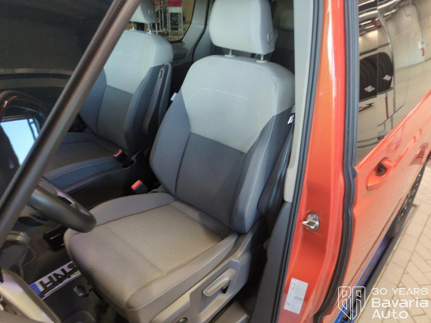 VW Multivan Edition long DSG Easy Open Basic, снимка 6 - Автомобили и джипове - 55674004