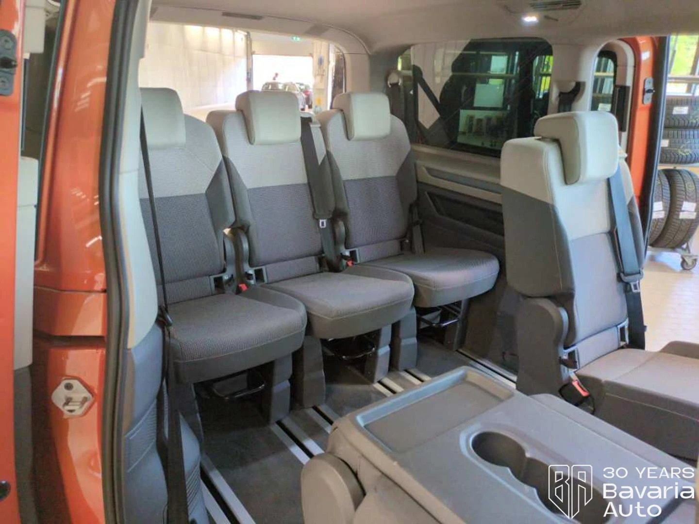 VW Multivan Edition long DSG Easy Open Basic, снимка 10 - Автомобили и джипове - 55674004