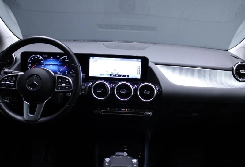 Mercedes-Benz GLA 220 d* 4M* MBUX* CARPLAY* , снимка 12 - Автомобили и джипове - 48589335