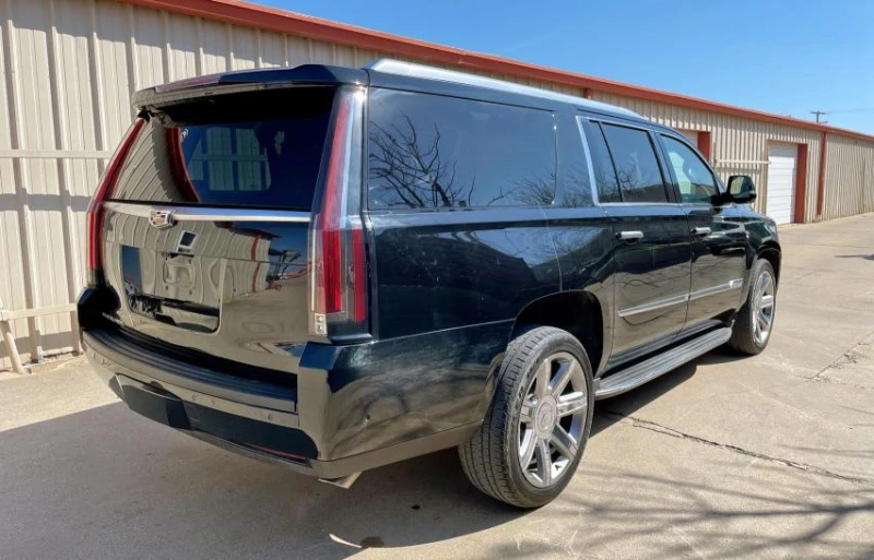 Cadillac Escalade  Esv Luxury* ПЪЛНА СЕРВИЗНА ИСТОРИЯ!  , снимка 3 - Автомобили и джипове - 49285862