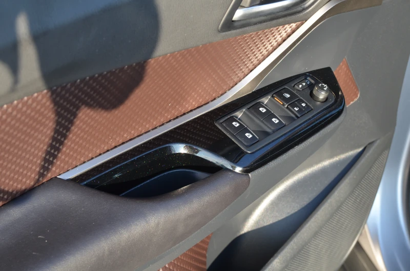 Toyota C-HR 1.8 HYBRID FACELIFT !!!63000!!! , снимка 13 - Автомобили и джипове - 52573144