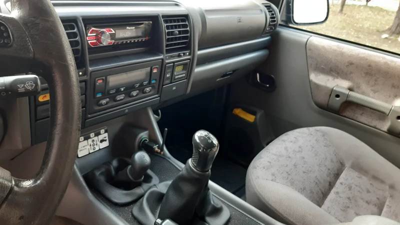 Land Rover Discovery, снимка 6 - Автомобили и джипове - 52874667
