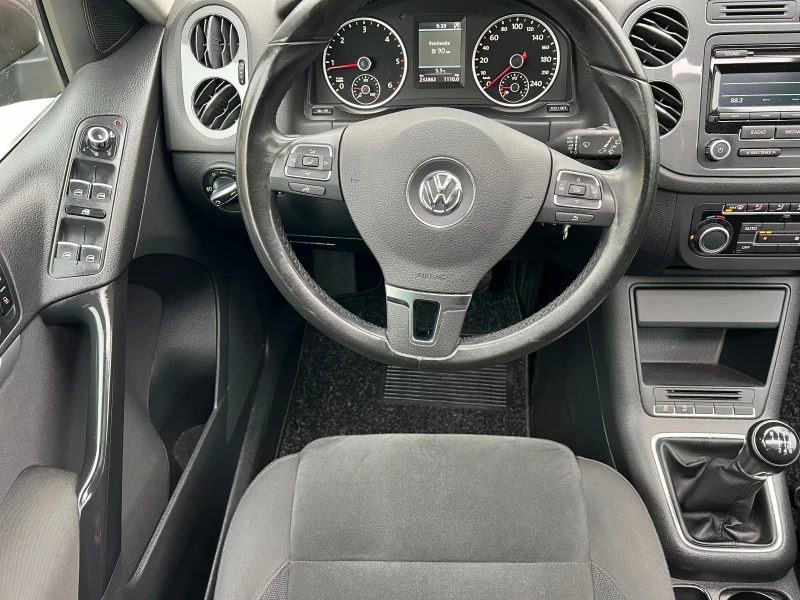VW Tiguan 2.0TDI* 100%km* PANORAMA* 140ks* MULTI VOLAN, снимка 10 - Автомобили и джипове - 52879100