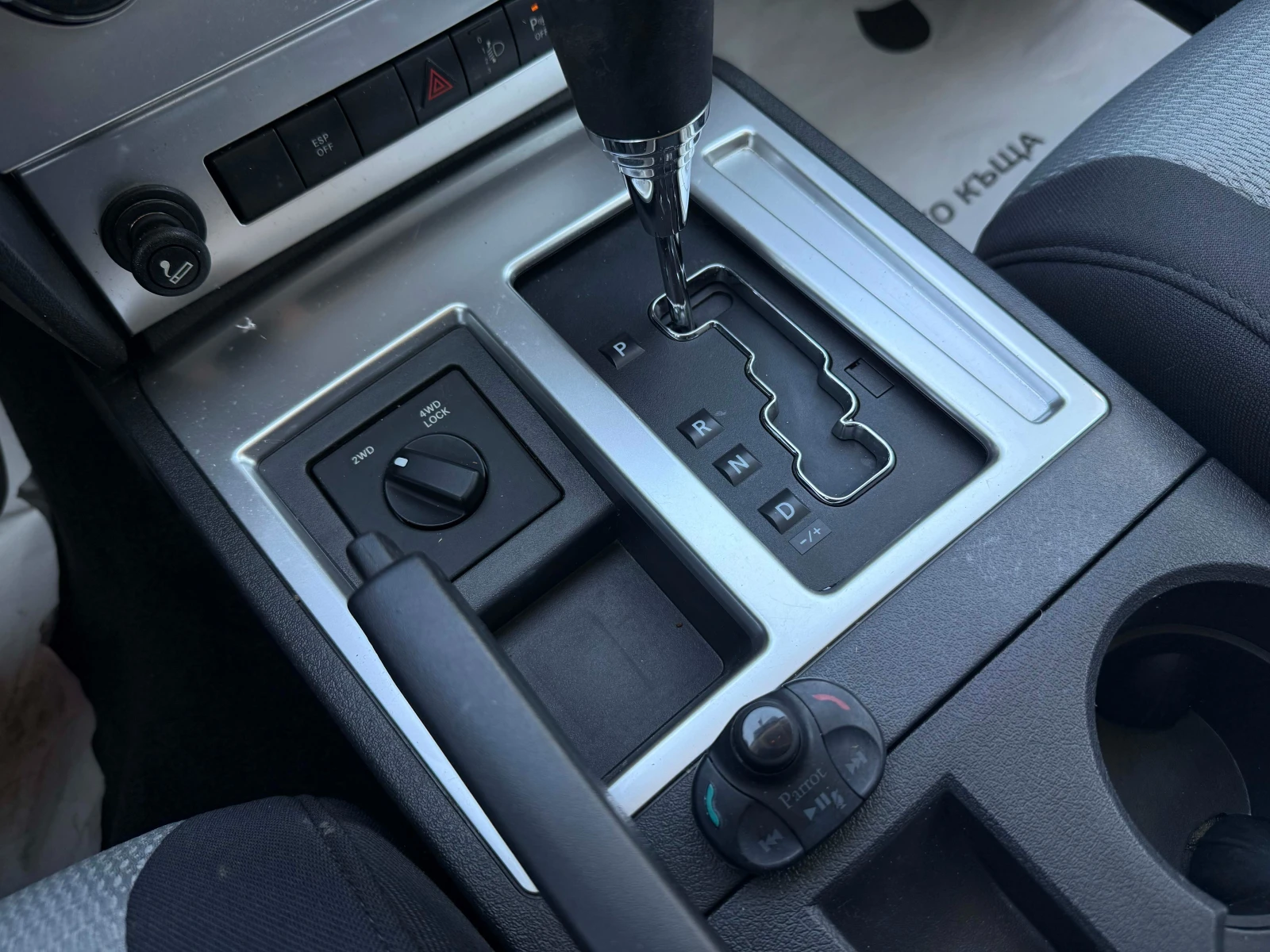 Dodge Nitro, снимка 11 - Автомобили и джипове - 53877728