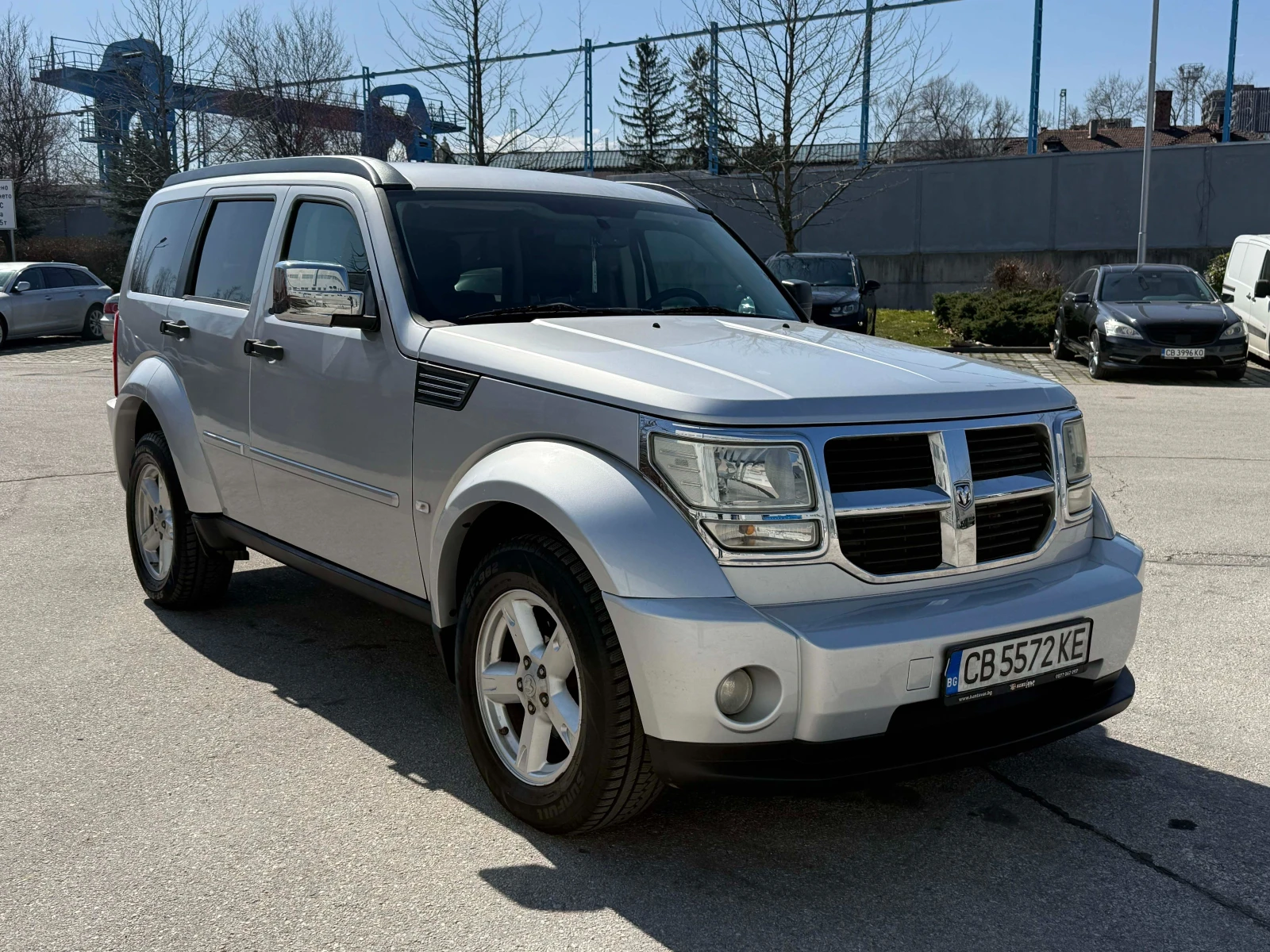 Dodge Nitro, снимка 6 - Автомобили и джипове - 53877728