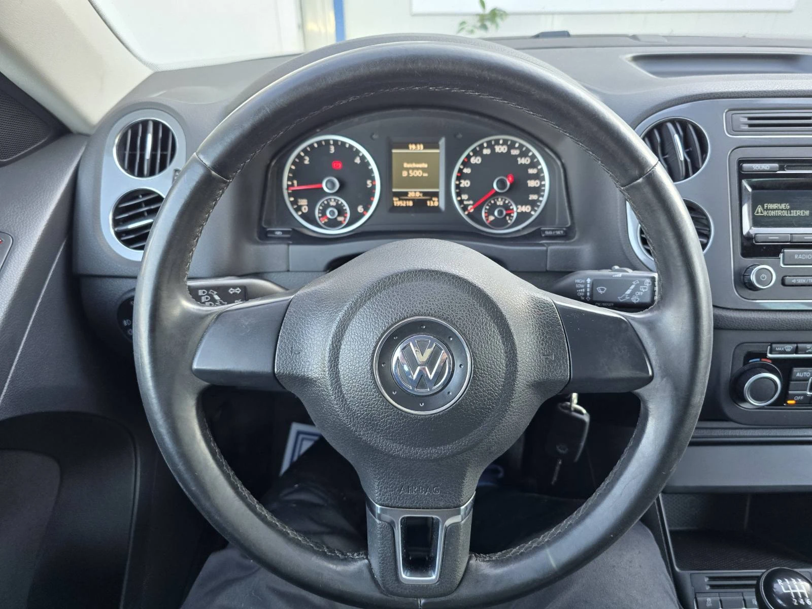 VW Tiguan 2.0TDI/170hp/4x4, снимка 10 - Автомобили и джипове - 54113415