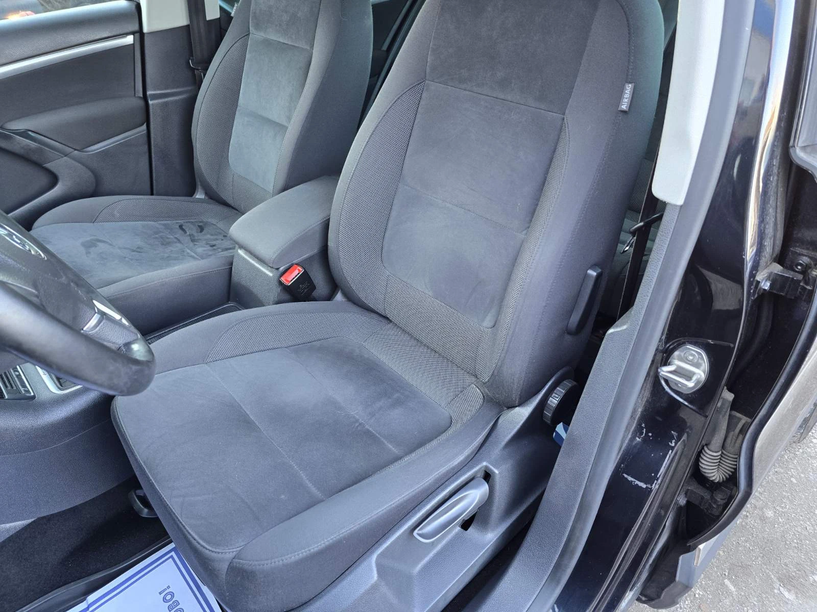 VW Tiguan 2.0TDI/170hp/4x4, снимка 13 - Автомобили и джипове - 54113415