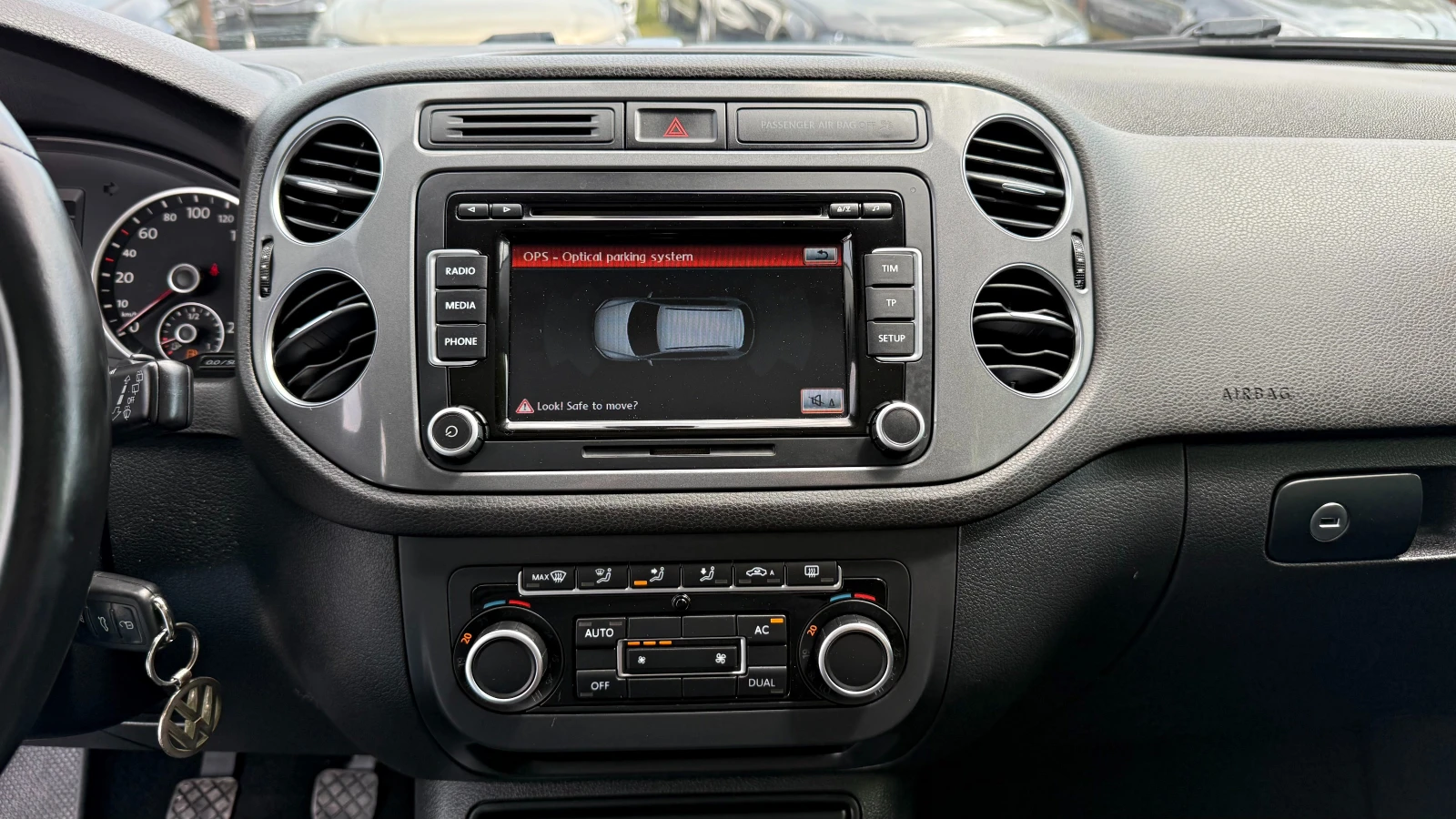 VW Tiguan 2.0TDI 4X4 ФЕЙСЛИФТ ПАНОРАМА, ПАРК АСИСТЕН, снимка 11 - Автомобили и джипове - 54610146