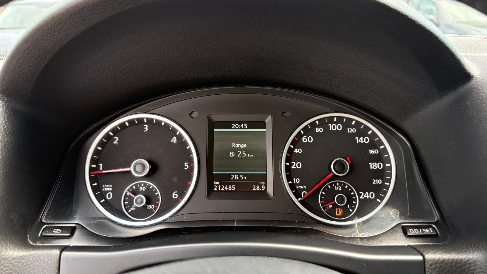 VW Tiguan 2.0TDI 4X4 ФЕЙСЛИФТ ПАНОРАМА, ПАРК АСИСТЕН, снимка 10 - Автомобили и джипове - 54610146