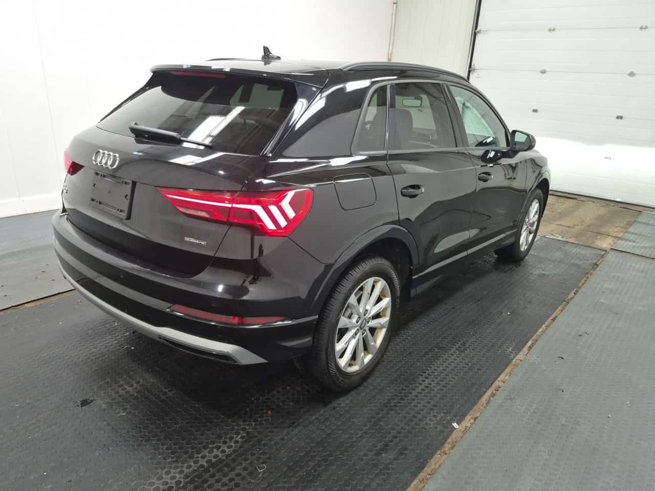 Audi Q3 * KOMFORT * CARFAX * ЦЕНА ДО БГ, снимка 4 - Автомобили и джипове - 55692351