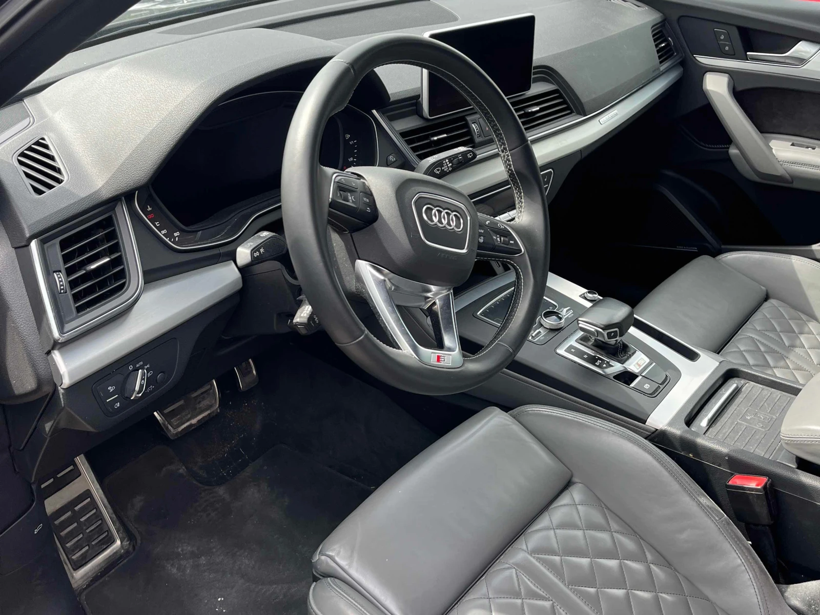 Audi SQ5  Technik / 360 / B&O / CARFAX / АВТОКРЕДИТ , снимка 16 - Автомобили и джипове - 55830917
