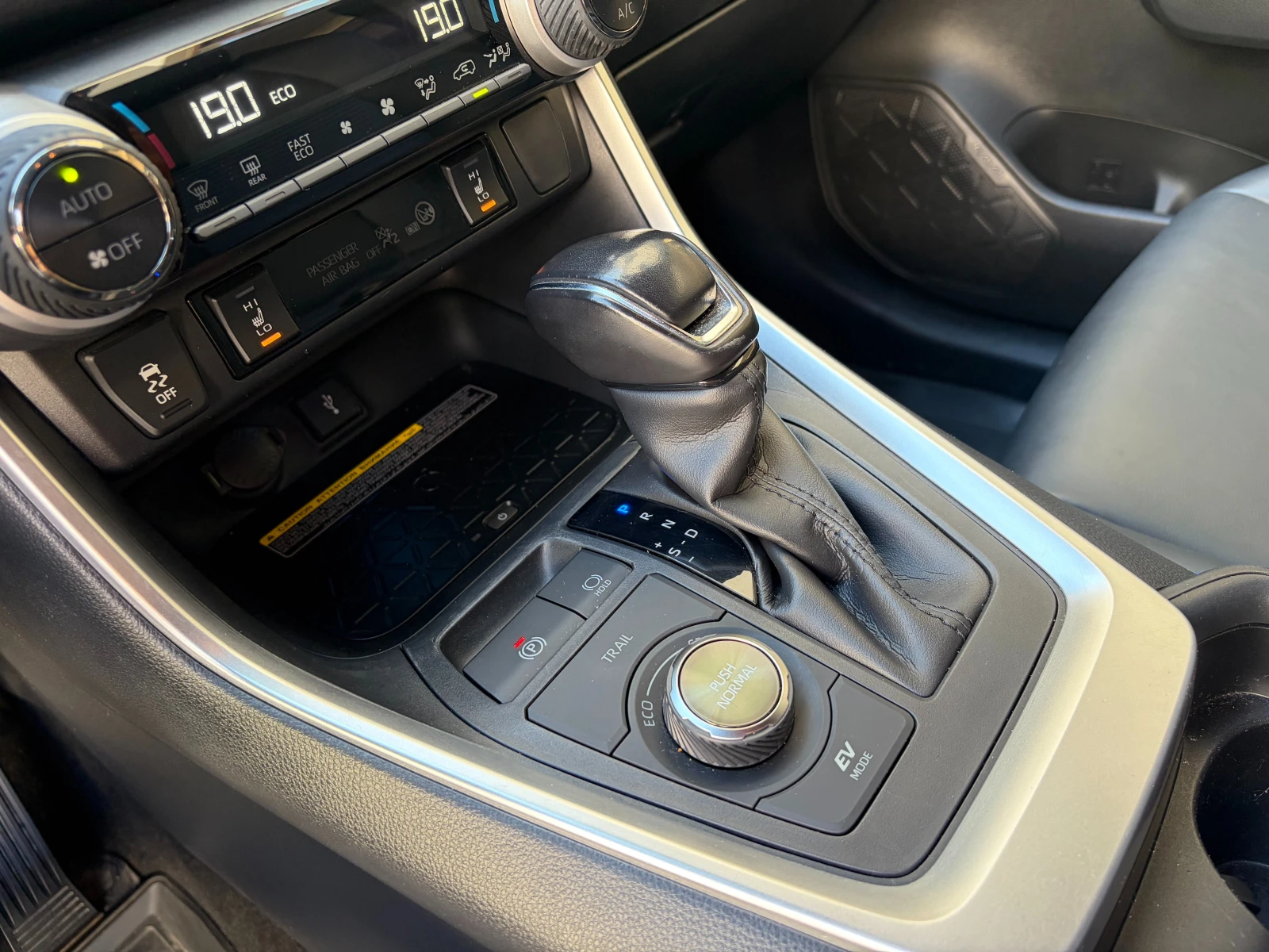 Toyota Rav4 2.5 Hybrid AWD-i Luxury- в Гаранция, снимка 12 - Автомобили и джипове - 56201676