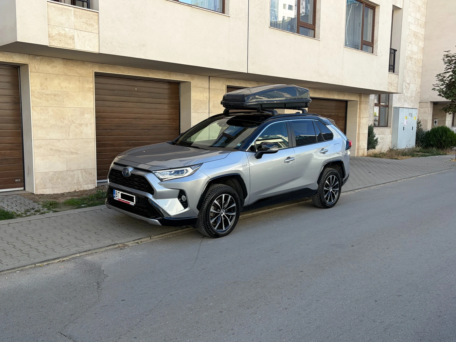Toyota Rav4 2.5 Hybrid AWD-i Luxury- в Гаранция