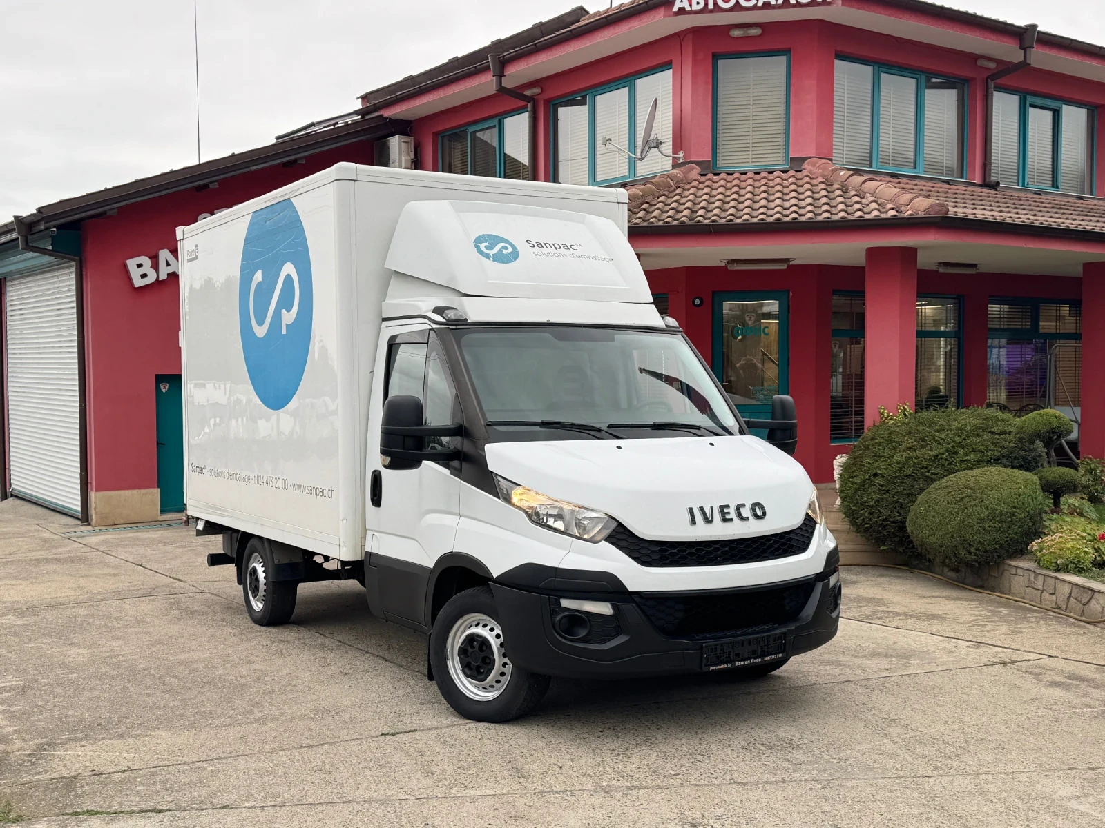 Iveco Daily 3.0HPI* 35S17* Падащ борд* Климатик* 3.60м. фургон, снимка 1