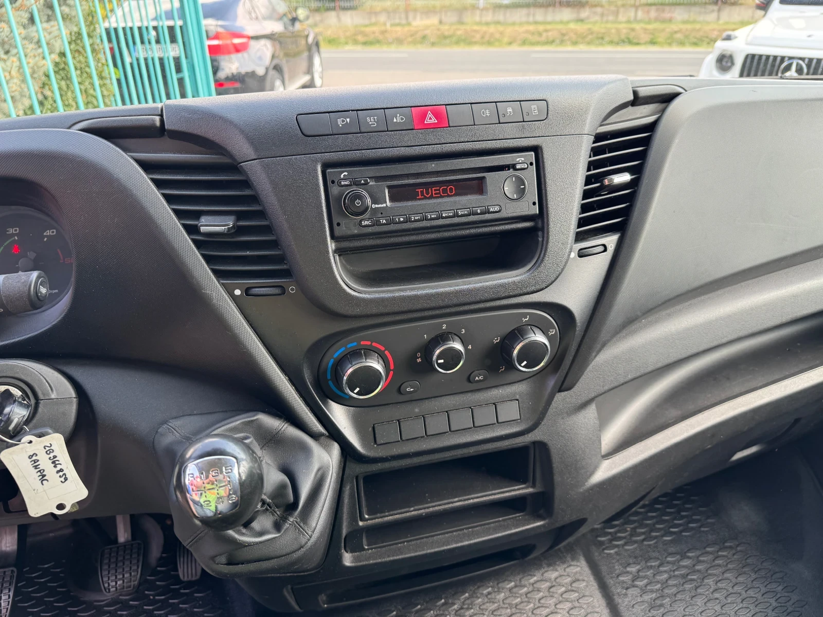 Iveco Daily 3.0HPI* 35S17* Падащ борд* Климатик* 3.60м. фургон - изображение 6