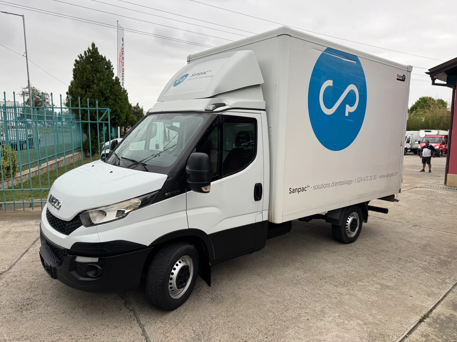 Iveco Daily 3.0HPI* 35S17* Падащ борд* Климатик* 3.60м. фургон - изображение 4