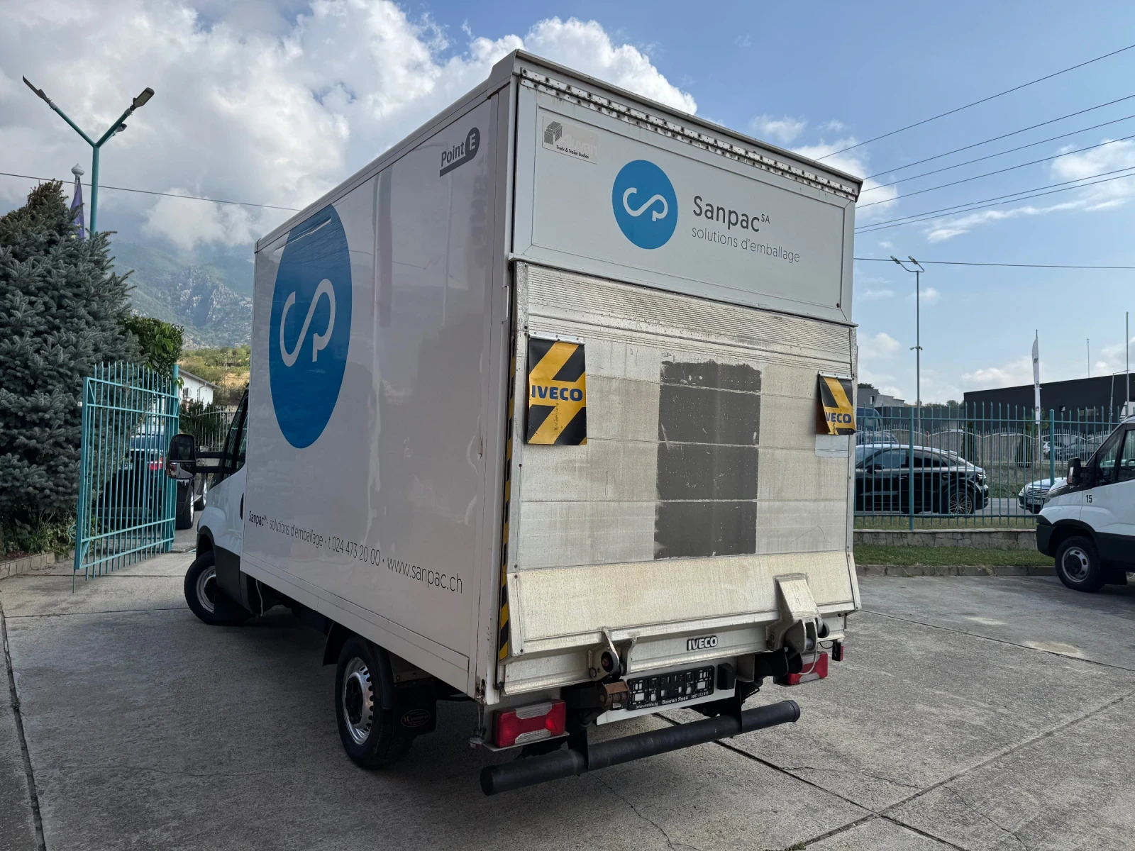 Iveco Daily 3.0HPI* 35S17* Падащ борд* Климатик* 3.60м. фургон - изображение 9