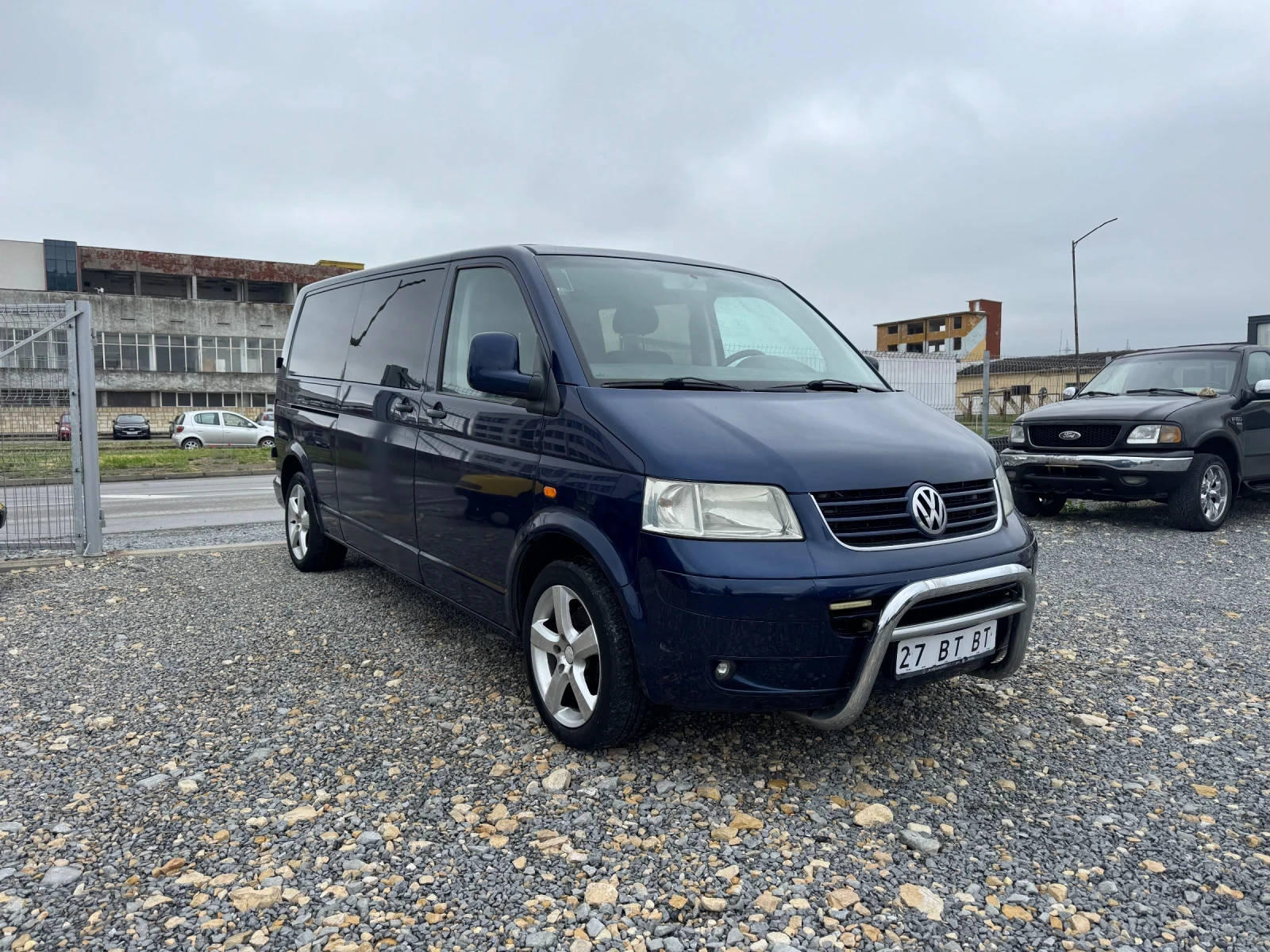 VW Transporter 2.5TDI KLIMATIK MULTIVAN, снимка 3 - Бусове и автобуси - 54638659
