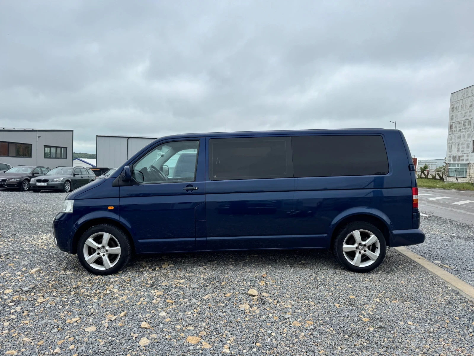 VW Transporter 2.5TDI KLIMATIK MULTIVAN, снимка 8 - Бусове и автобуси - 54638659